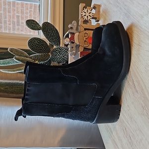 Emanuele Crasto BLUE SUEDE Chunky Heel Chelsea boots